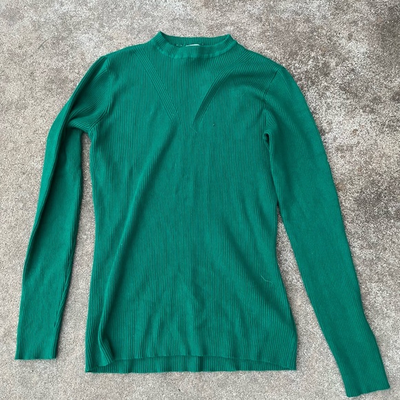 Green Sweater - Picture 1 of 3